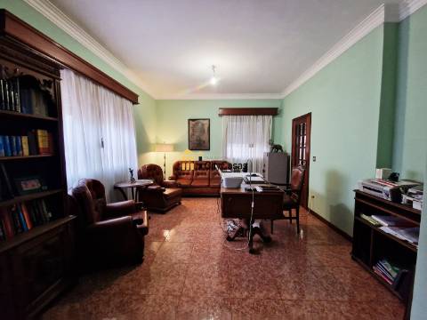 Propriedade com 4 Casas | São Mamede de Infesta