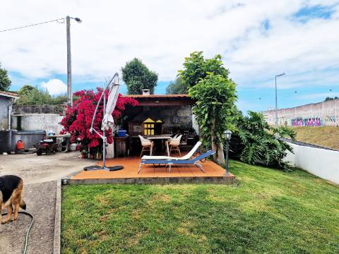 Propriedade com 4 Casas | São Mamede de Infesta