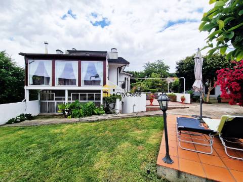 Propriedade com 4 Casas | São Mamede de Infesta