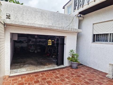 Propriedade com 4 Casas | São Mamede de Infesta