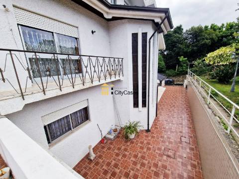 Propriedade com 4 Casas | São Mamede de Infesta