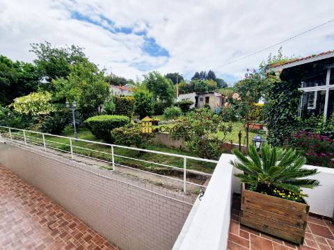 Propriedade com 4 Casas | São Mamede de Infesta