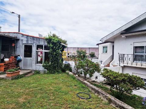 Propriedade com 4 Casas | São Mamede de Infesta