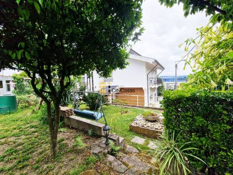 Propriedade com 4 Casas | São Mamede de Infesta