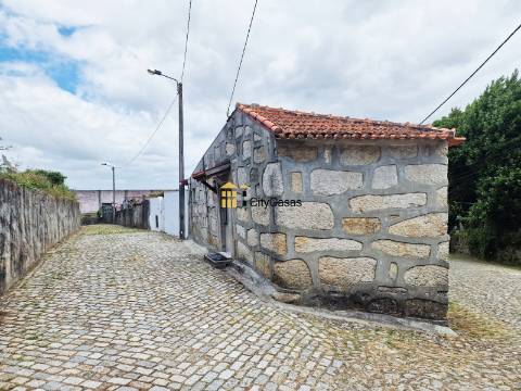 Propriedade com 4 Casas | São Mamede de Infesta