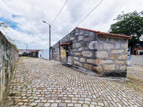 Propriedade com 4 Casas | São Mamede de Infesta