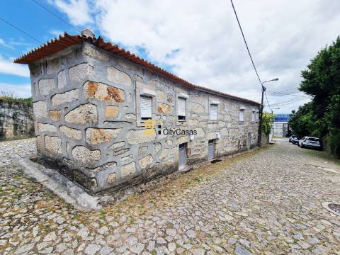 Propriedade com 4 Casas | São Mamede de Infesta