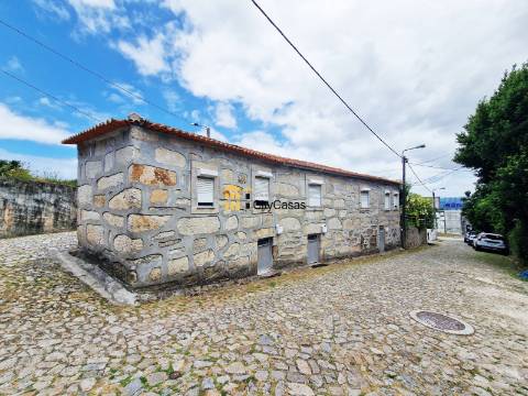 Propriedade com 4 Casas | São Mamede de Infesta