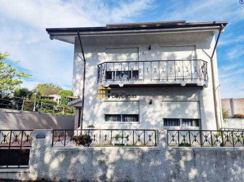 Propriedade com 4 Casas | São Mamede de Infesta