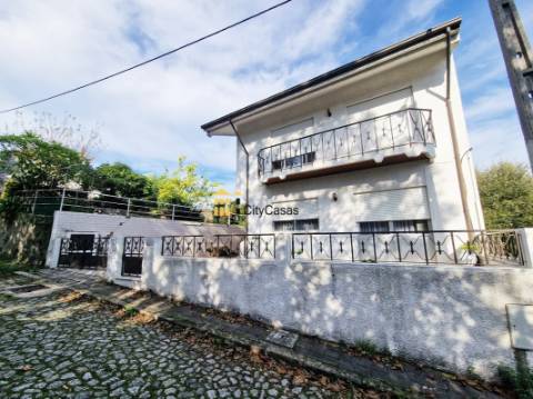 Propriedade com 4 Casas | São Mamede de Infesta