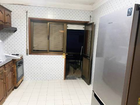 Andar-Moradia T3 c/ Garagem | Forno