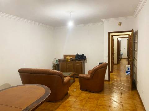 Andar-Moradia T3 c/ Garagem | Forno