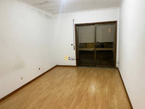 Andar-Moradia T3 c/ Garagem | Forno