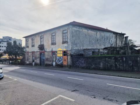 Terreno com 7000 m2 | Fânzeres