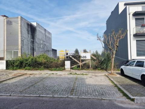 Terreno c/ Projeto de Moradia Bifamiliar