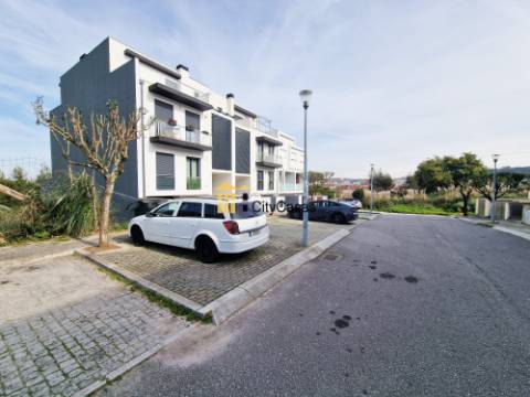 Terreno c/ Projeto de Moradia Bifamiliar