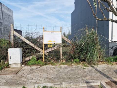 Terreno c/ Projeto de Moradia Bifamiliar