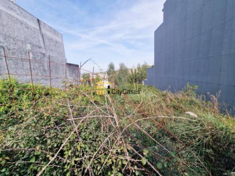 Terreno c/ Projeto de Moradia Bifamiliar