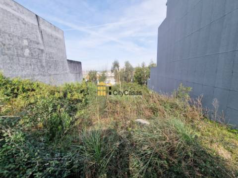 Terreno c/ Projeto de Moradia Bifamiliar