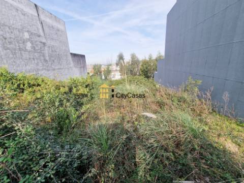 Terreno c/ Projeto de Moradia Bifamiliar