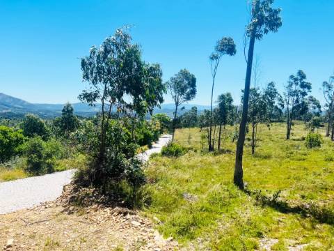Terreno em Melres c/ Potencial de Construção