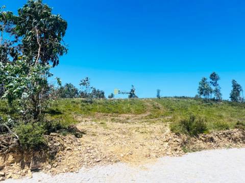 Terreno em Melres c/ Potencial de Construção
