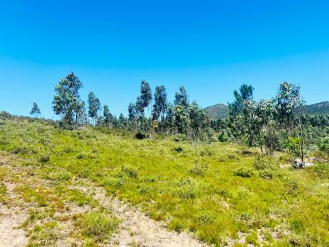 Terreno em Melres c/ Potencial de Construção