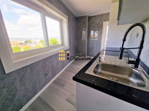 T3 Renovado com Varanda e L. Garagem