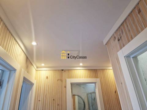 T3 Renovado com Varanda e L. Garagem