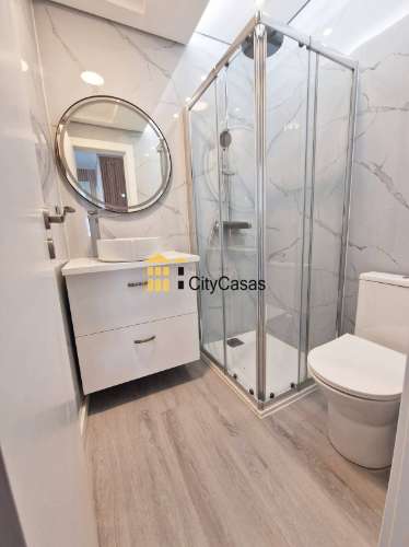 T3 Renovado com Varanda e L. Garagem