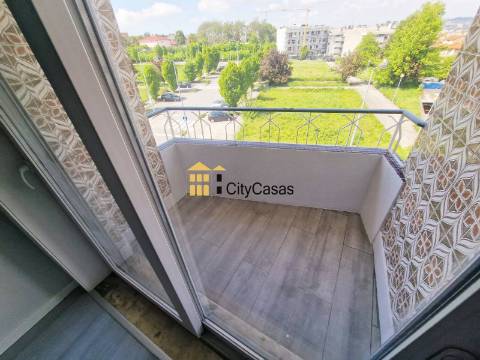 T3 Renovado com Varanda e L. Garagem