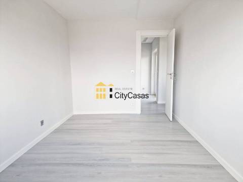 T3 Renovado com Varanda e L. Garagem