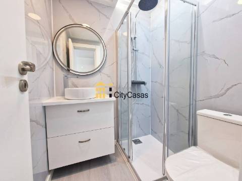 T3 Renovado com Varanda e L. Garagem