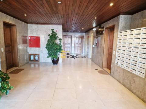 Apartamento T1 c/ L. Garagem em Águas Santas