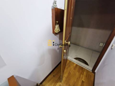 Apartamento T1 c/ L. Garagem em Águas Santas