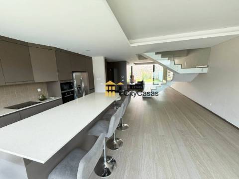 Moradia com 3 Suítes | Junto à Praia de Canidelo