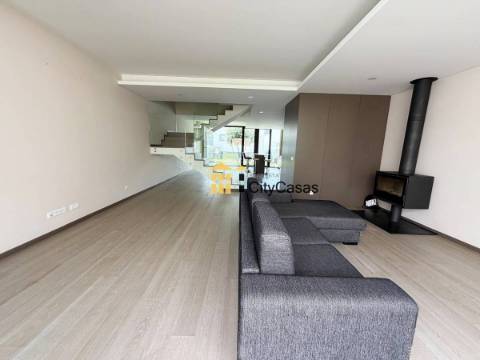 Moradia com 3 Suítes | Junto à Praia de Canidelo