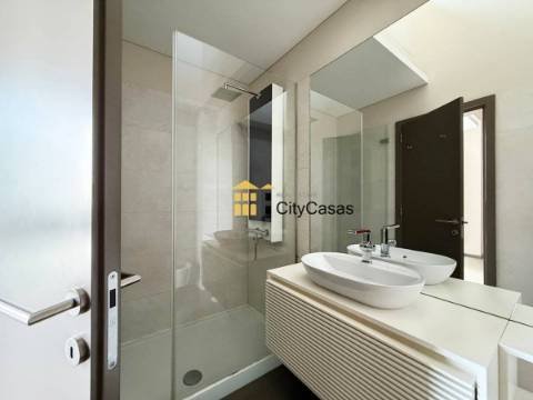 Moradia com 3 Suítes | Junto à Praia de Canidelo