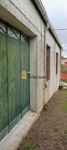 Armazém em Terreno de 600 m2