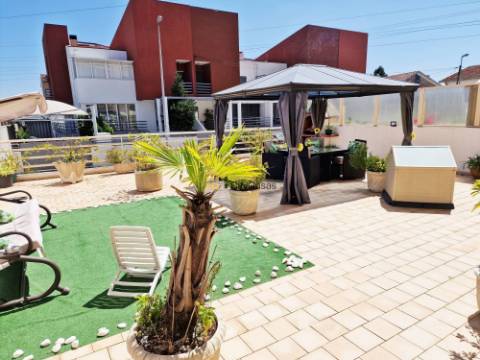 Apartamento T3 c/ Terraço e L. Garagem | Rio Tinto