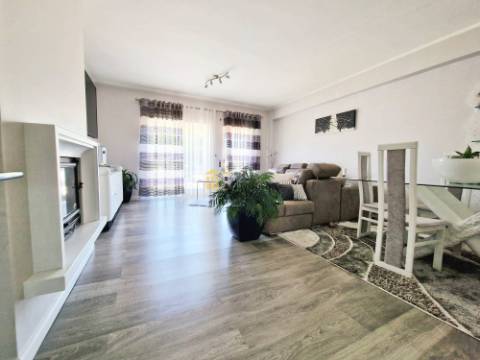 Apartamento T3 c/ Terraço e L. Garagem | Rio Tinto