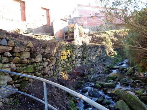 Casa P/ Reconstruir em Terreno de 1045 m2 | Oliveira do Douro