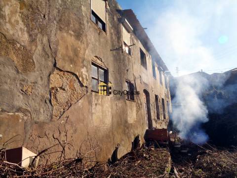 Casa P/ Reconstruir em Terreno de 1045 m2 | Oliveira do Douro