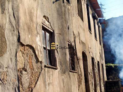 Casa P/ Reconstruir em Terreno de 1045 m2 | Oliveira do Douro