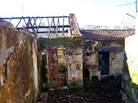 Casa P/ Reconstruir em Terreno de 1045 m2 | Oliveira do Douro