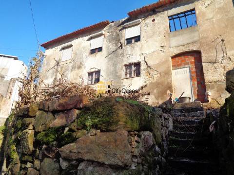 Casa P/ Reconstruir em Terreno de 1045 m2 | Oliveira do Douro