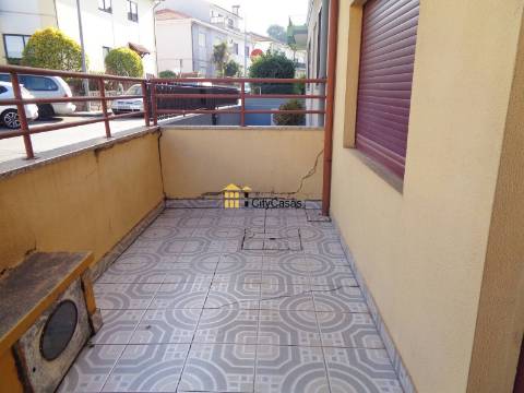 Andar-Moradia T3 à Estrada da Circunvalação