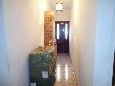 Andar-Moradia T3 à Estrada da Circunvalação