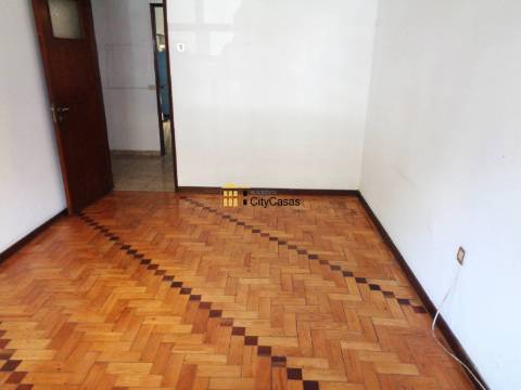 Andar-Moradia T3 à Estrada da Circunvalação