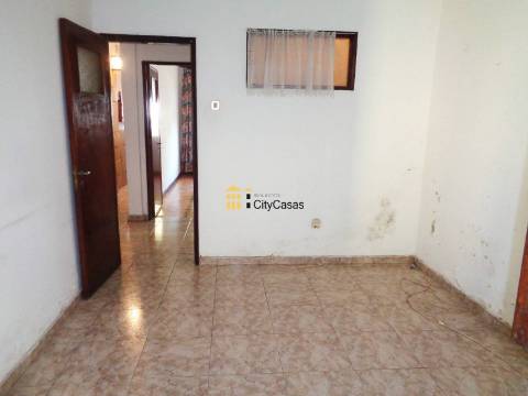 Andar-Moradia T3 à Estrada da Circunvalação